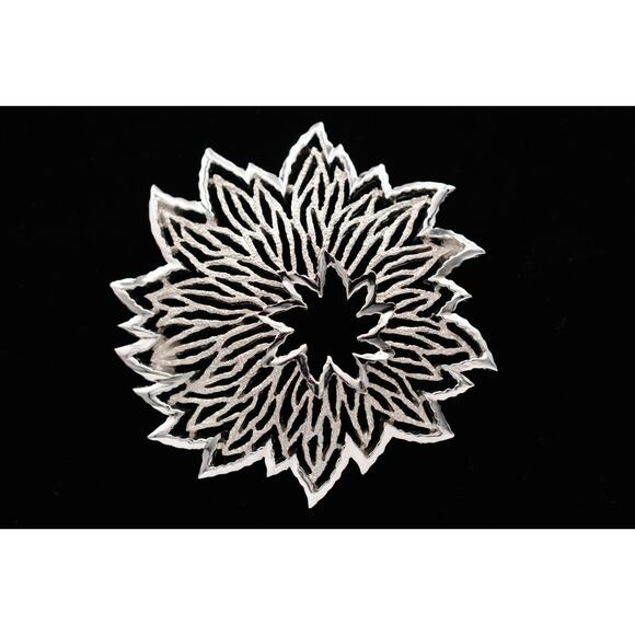 Crown Trifari Vintage Flower Pin Brooch Textured Silver Tone Large Signed Bin4 - Picture 1 of 13